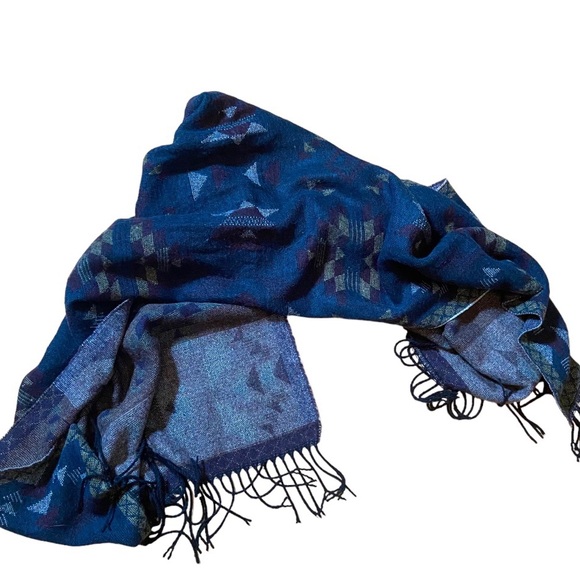 Blue Geometric Patterned Scarf - Picture 3 of 3